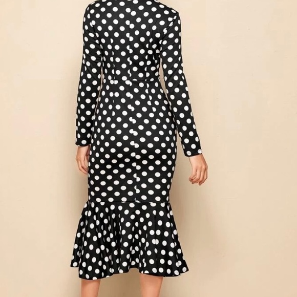 Fabulous Polka dot Dress 🖤 - Picture 3 of 3